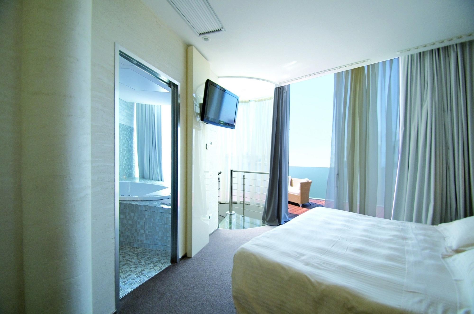 Hotel Waldorf- Premier Resort ミラノ・マリッティマ エクステリア 写真